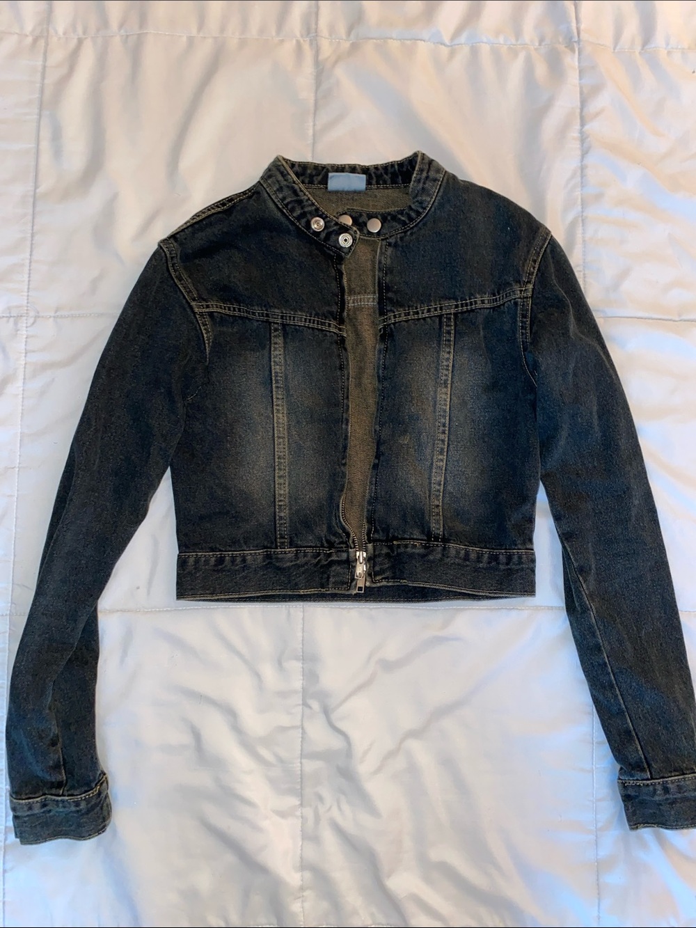 Women’s Washed Denim Zip-Front Cropped Jacket